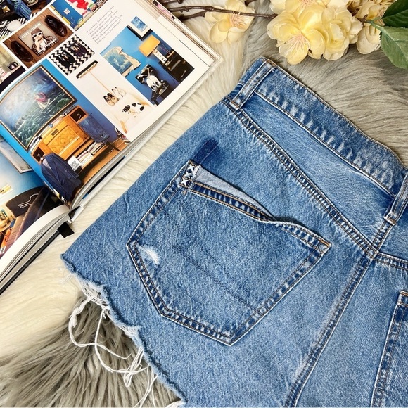 American Eagle 90s Boyfriend Medium Wash Women’s Denim Shorts Sz 8 - Picture 8 of 9